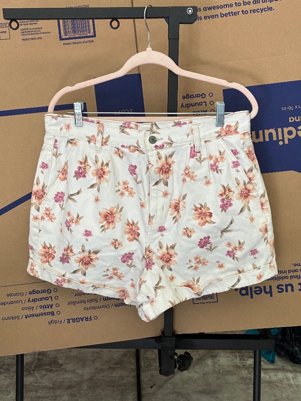 American Eagle white floral shorts - 14